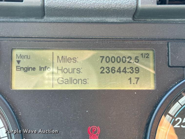 image for item DW3494 2017 Freightliner Cascadia semi truck