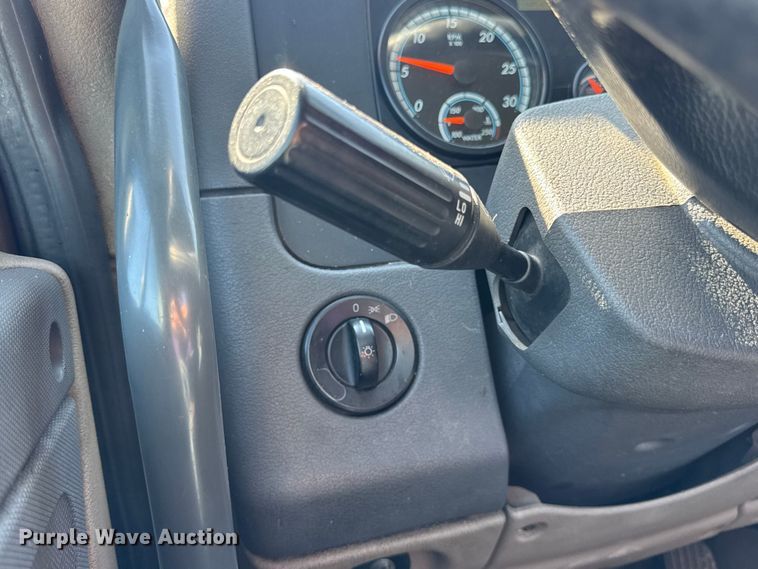 image for item DW3494 2017 Freightliner Cascadia semi truck