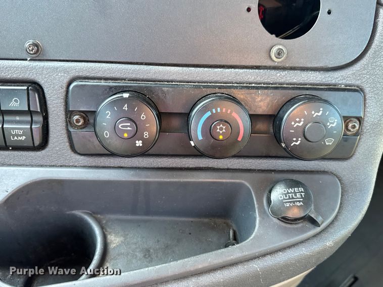 image for item DW3494 2017 Freightliner Cascadia semi truck