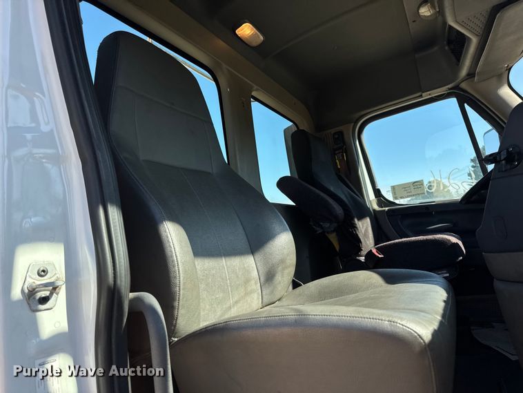 image for item DW3494 2017 Freightliner Cascadia semi truck