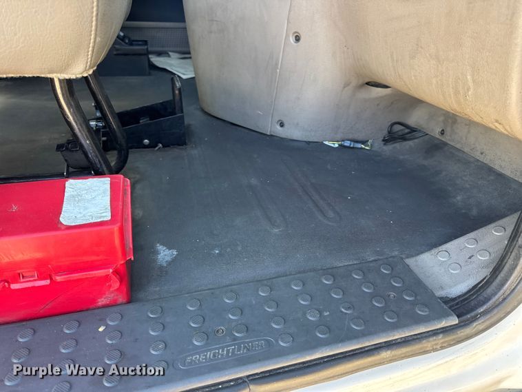 image for item DW3494 2017 Freightliner Cascadia semi truck