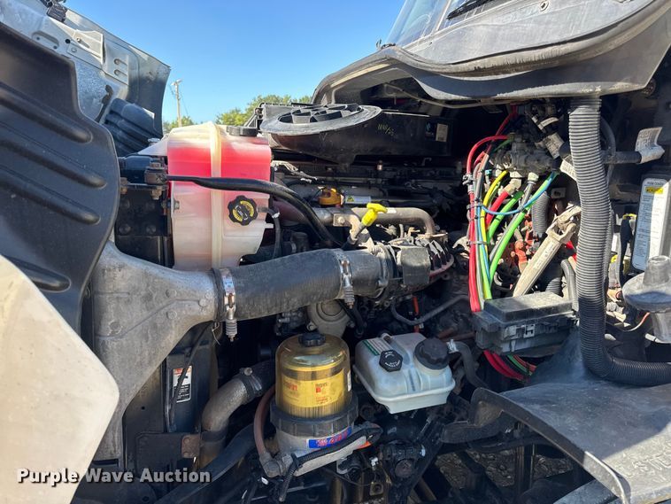 image for item DW3494 2017 Freightliner Cascadia semi truck