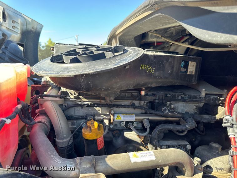 image for item DW3494 2017 Freightliner Cascadia semi truck