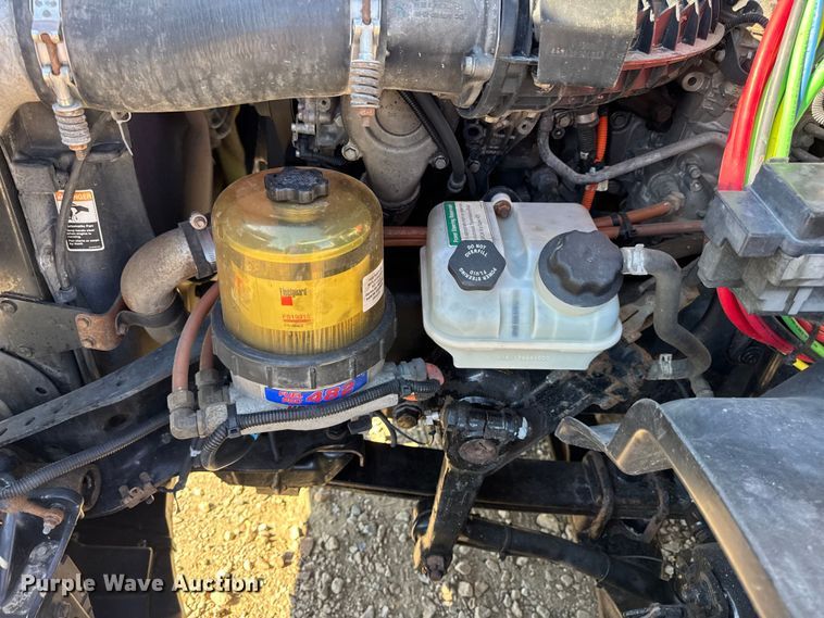 image for item DW3494 2017 Freightliner Cascadia semi truck