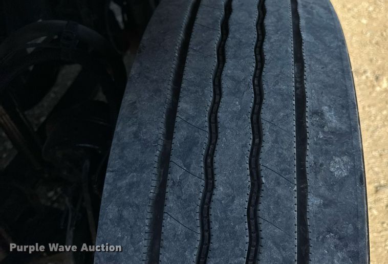 image for item DW3494 2017 Freightliner Cascadia semi truck