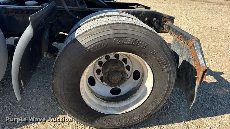 image for item DW3494 2017 Freightliner Cascadia semi truck