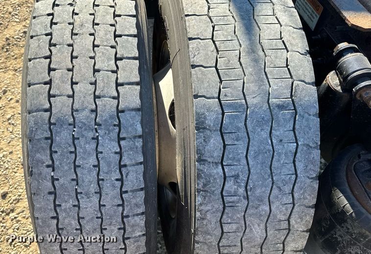 image for item DW3494 2017 Freightliner Cascadia semi truck