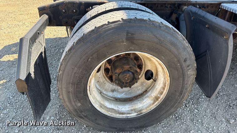 image for item DW3494 2017 Freightliner Cascadia semi truck