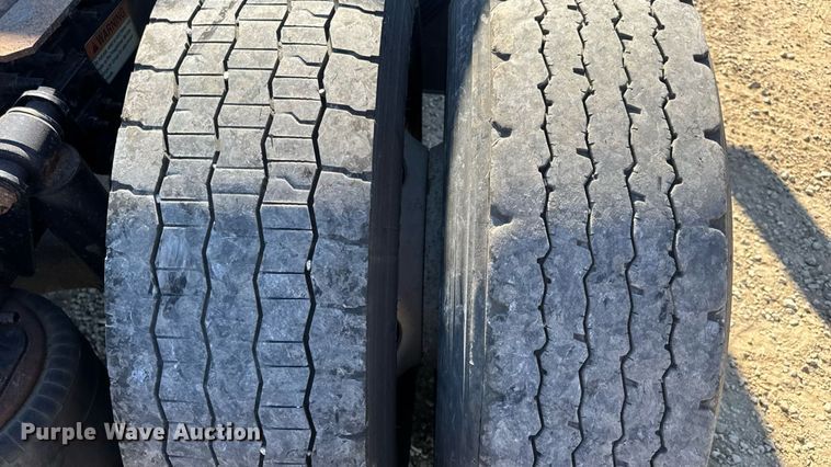 image for item DW3494 2017 Freightliner Cascadia semi truck