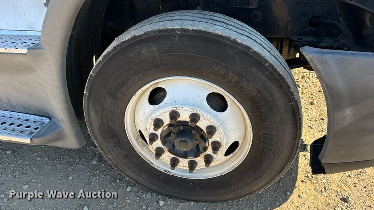 image for item DW3494 2017 Freightliner Cascadia semi truck