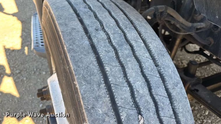 image for item DW3494 2017 Freightliner Cascadia semi truck