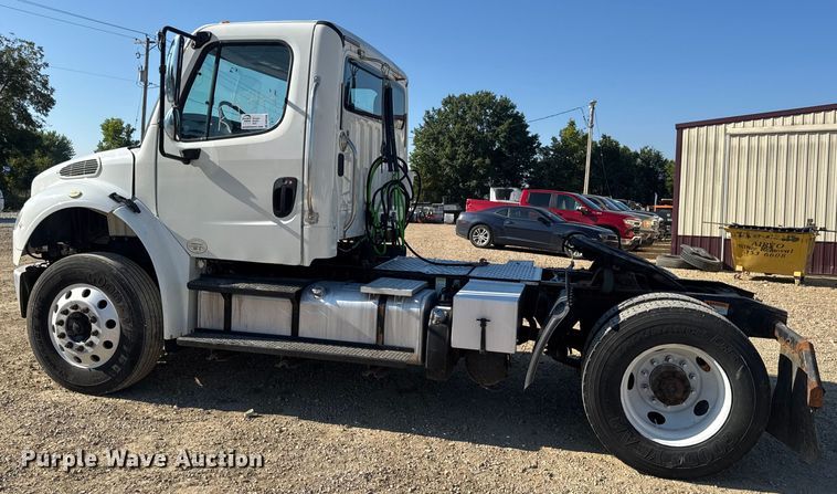 image for item DW3496 2015 Freightliner Business Class M2 semi truck