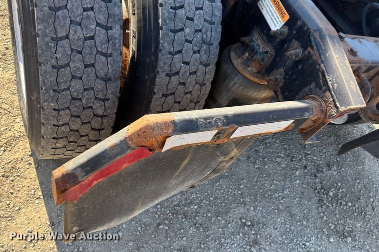 image for item DW3496 2015 Freightliner Business Class M2 semi truck