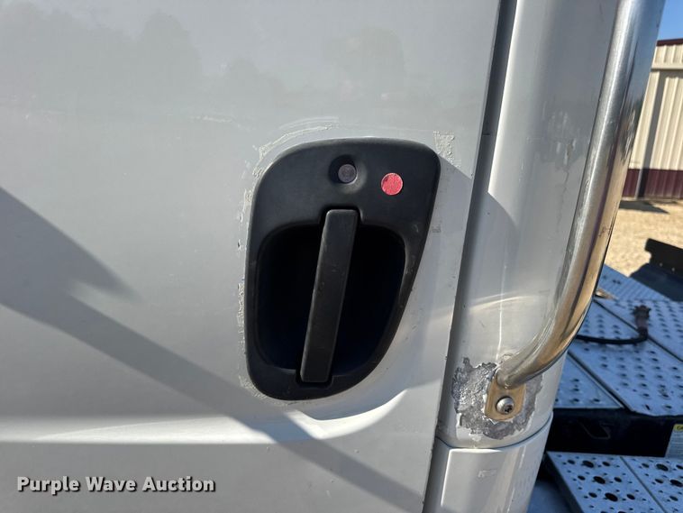 image for item DW3496 2015 Freightliner Business Class M2 semi truck