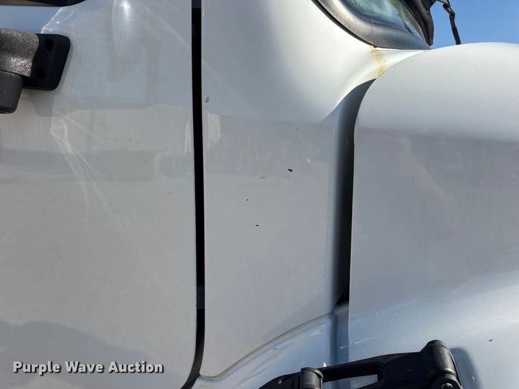 image for item DW3496 2015 Freightliner Business Class M2 semi truck