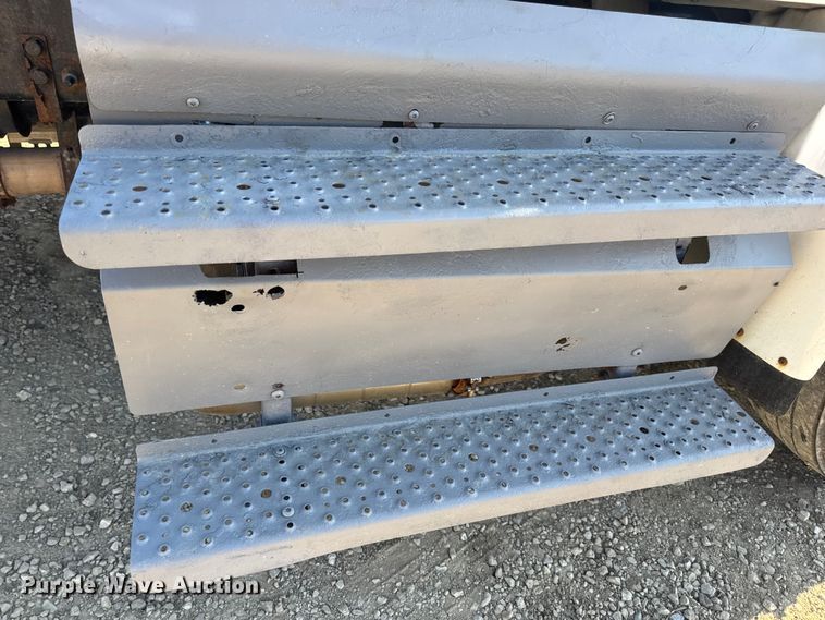 image for item DW3496 2015 Freightliner Business Class M2 semi truck