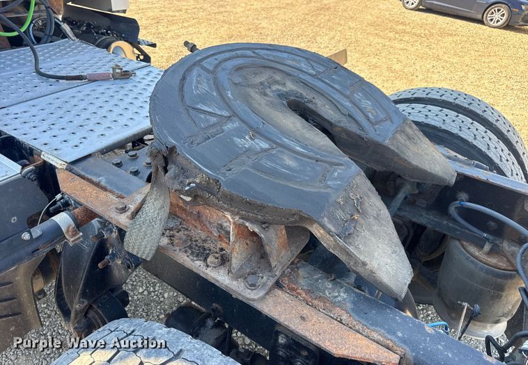 image for item DW3496 2015 Freightliner Business Class M2 semi truck