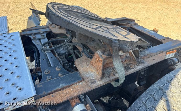 image for item DW3496 2015 Freightliner Business Class M2 semi truck