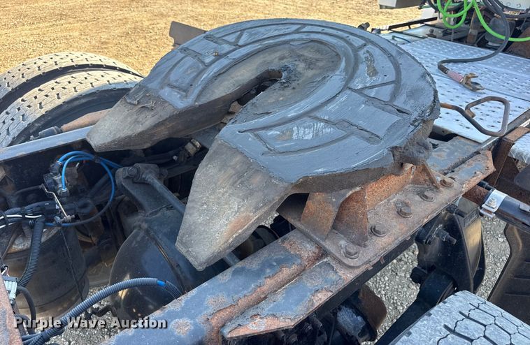 image for item DW3496 2015 Freightliner Business Class M2 semi truck