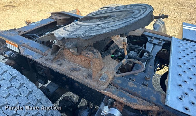 image for item DW3496 2015 Freightliner Business Class M2 semi truck