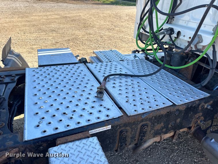 image for item DW3496 2015 Freightliner Business Class M2 semi truck