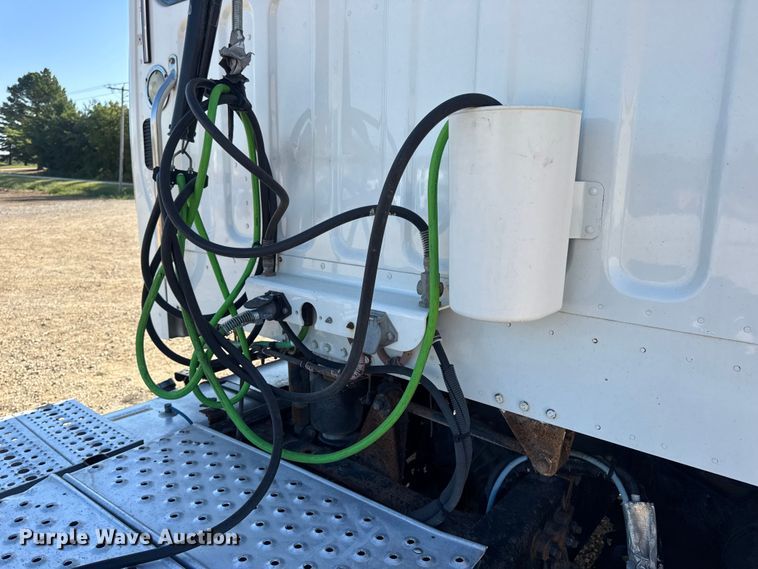 image for item DW3496 2015 Freightliner Business Class M2 semi truck