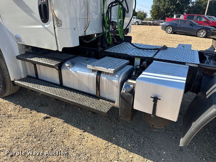 image for item DW3496 2015 Freightliner Business Class M2 semi truck