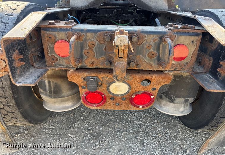 image for item DW3496 2015 Freightliner Business Class M2 semi truck