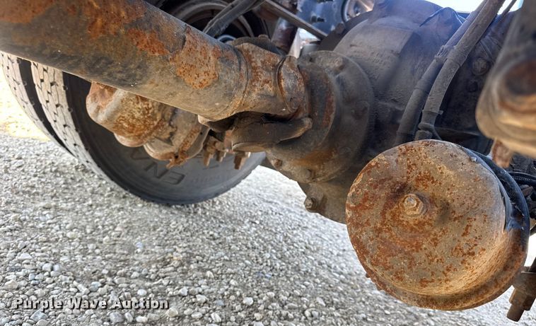 image for item DW3496 2015 Freightliner Business Class M2 semi truck