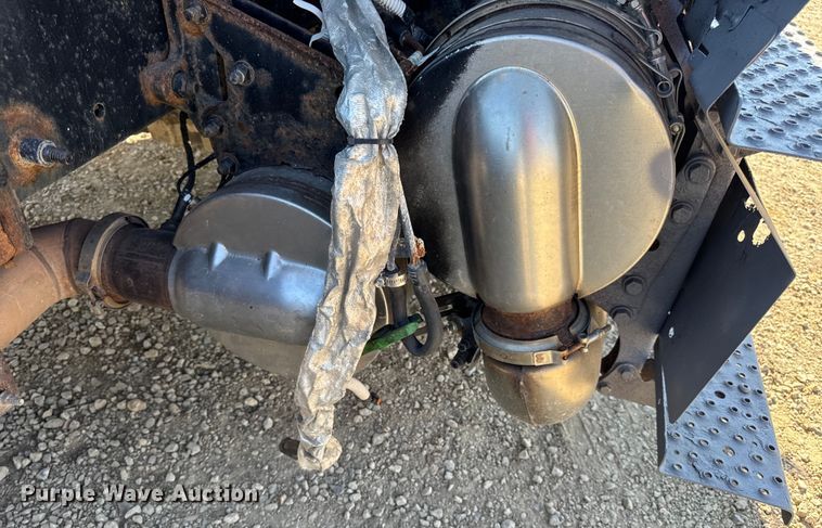 image for item DW3496 2015 Freightliner Business Class M2 semi truck