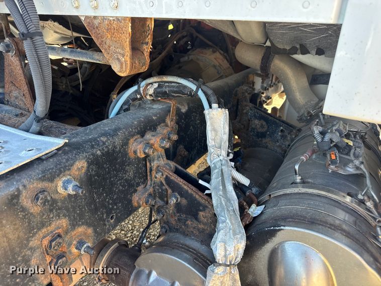 image for item DW3496 2015 Freightliner Business Class M2 semi truck