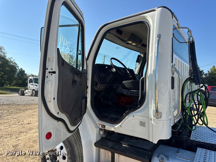 image for item DW3496 2015 Freightliner Business Class M2 semi truck