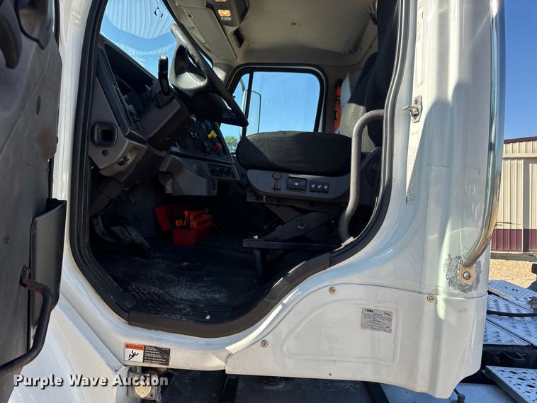 image for item DW3496 2015 Freightliner Business Class M2 semi truck