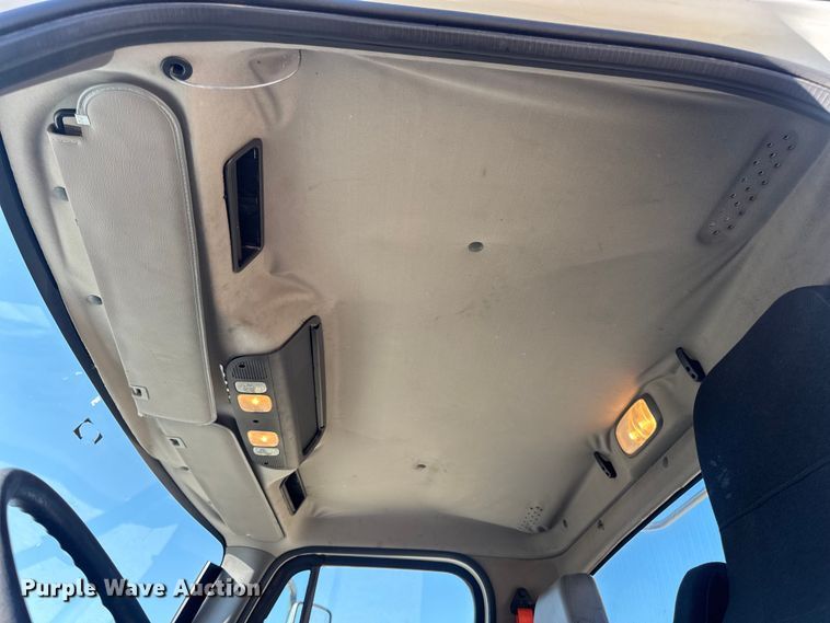 image for item DW3496 2015 Freightliner Business Class M2 semi truck