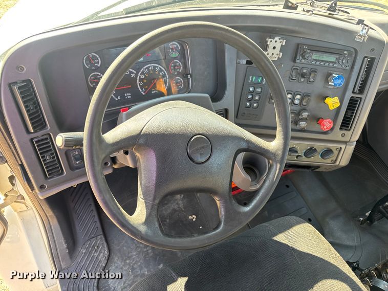 image for item DW3496 2015 Freightliner Business Class M2 semi truck