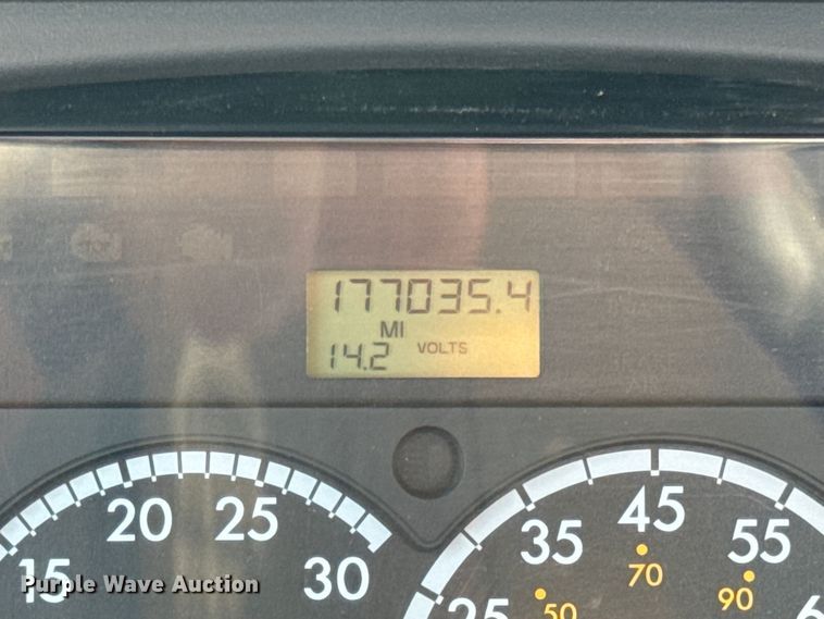 image for item DW3496 2015 Freightliner Business Class M2 semi truck