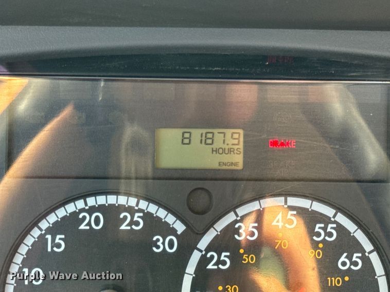 image for item DW3496 2015 Freightliner Business Class M2 semi truck