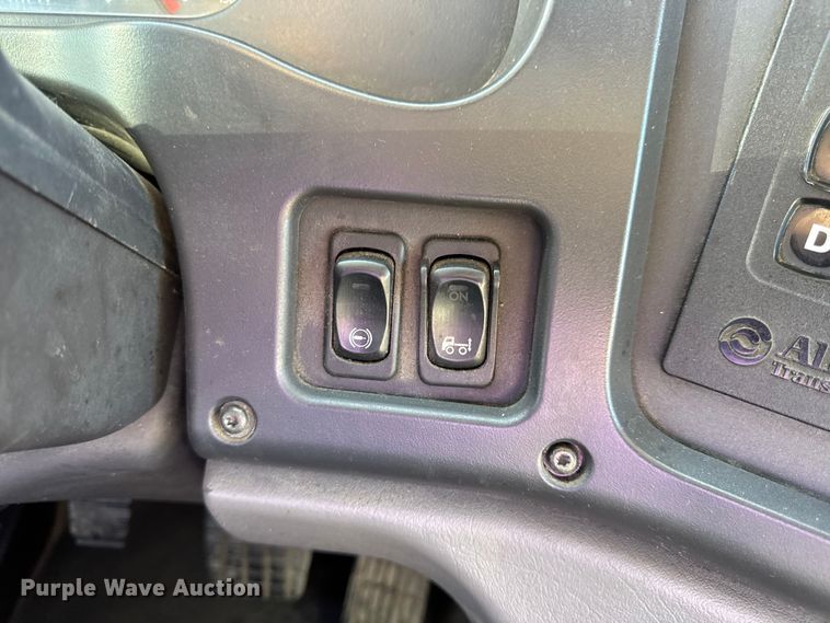 image for item DW3496 2015 Freightliner Business Class M2 semi truck