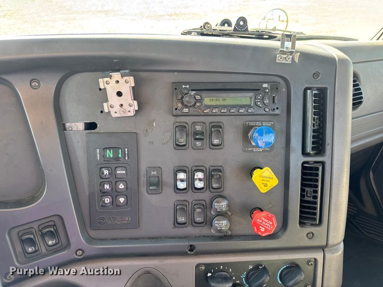 image for item DW3496 2015 Freightliner Business Class M2 semi truck