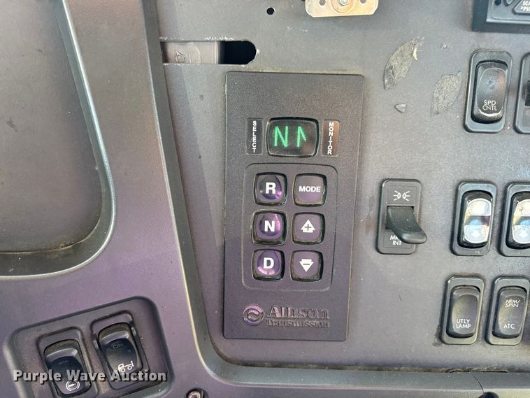 image for item DW3496 2015 Freightliner Business Class M2 semi truck