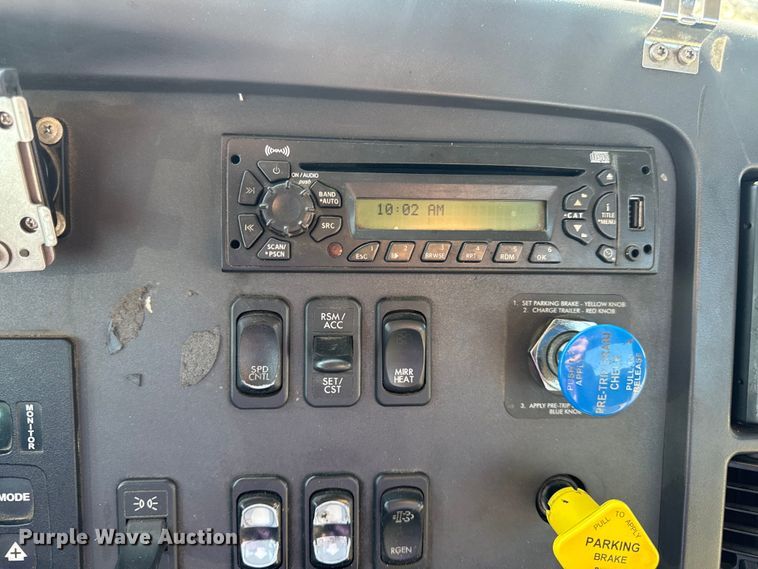 image for item DW3496 2015 Freightliner Business Class M2 semi truck