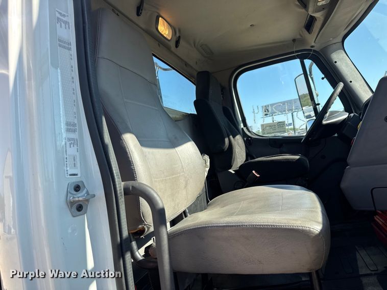 image for item DW3496 2015 Freightliner Business Class M2 semi truck