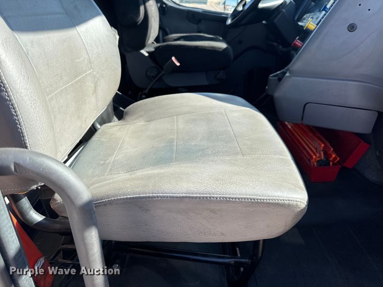 image for item DW3496 2015 Freightliner Business Class M2 semi truck