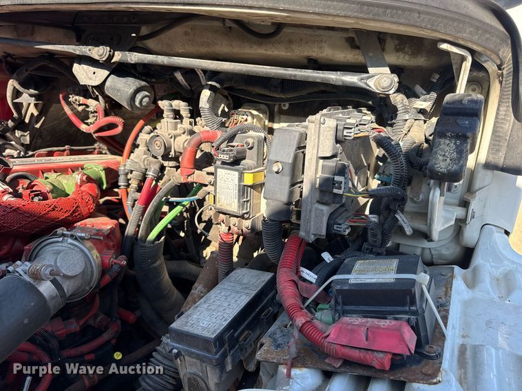 image for item DW3496 2015 Freightliner Business Class M2 semi truck