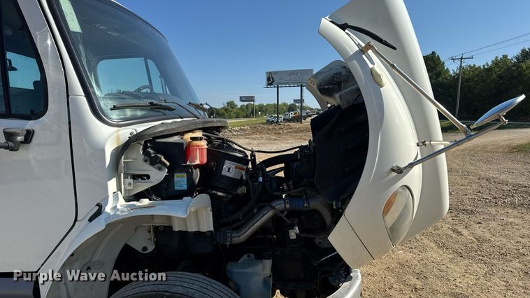 image for item DW3496 2015 Freightliner Business Class M2 semi truck