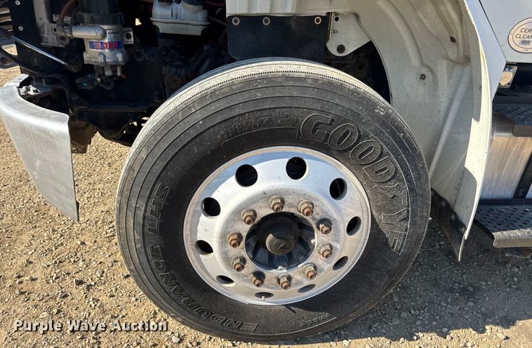 image for item DW3496 2015 Freightliner Business Class M2 semi truck