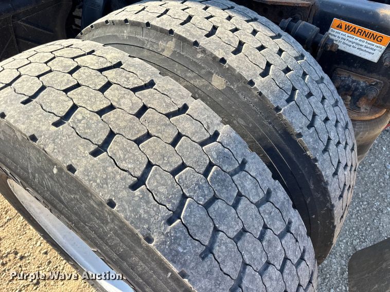 image for item DW3496 2015 Freightliner Business Class M2 semi truck