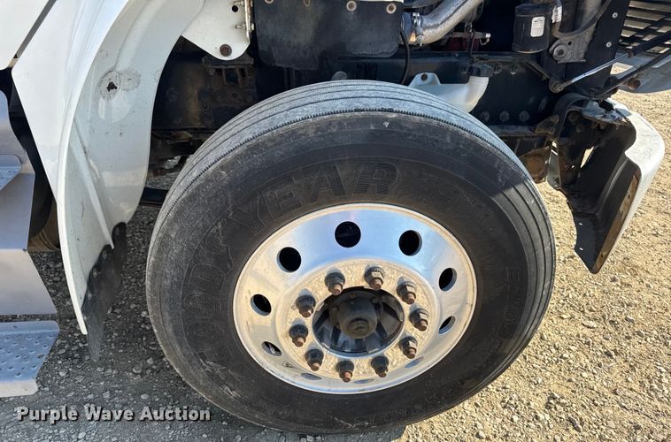 image for item DW3496 2015 Freightliner Business Class M2 semi truck