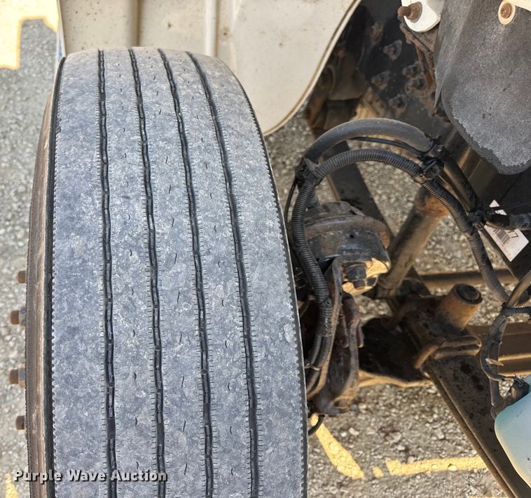 image for item DW3496 2015 Freightliner Business Class M2 semi truck