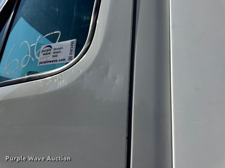 image for item DW3498 2017 Freightliner Cascadia semi truck